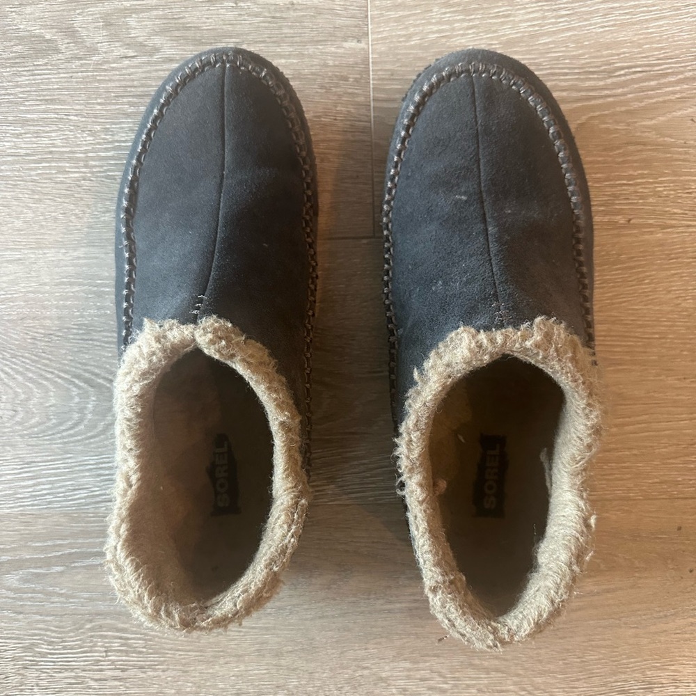 Sorel Men's Gray and Tan indoor/outdoor slippers.